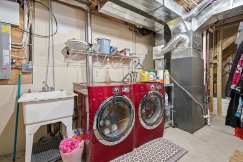 157 Cranberry Square Se, Calgary, AB - Indoor Photo Showing Laundry Room