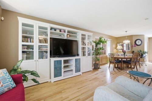 157 Cranberry Square Se, Calgary, AB - Indoor Photo Showing Living Room