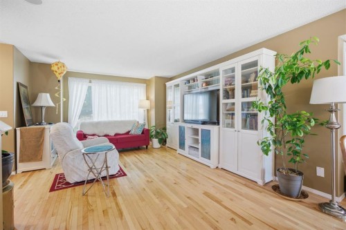 157 Cranberry Square Se, Calgary, AB - Indoor