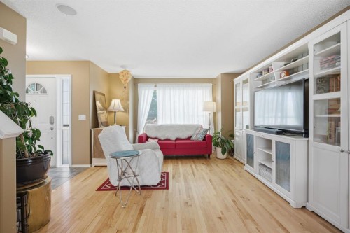 157 Cranberry Square Se, Calgary, AB - Indoor Photo Showing Other Room