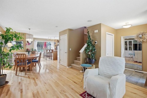 157 Cranberry Square Se, Calgary, AB - Indoor Photo Showing Living Room