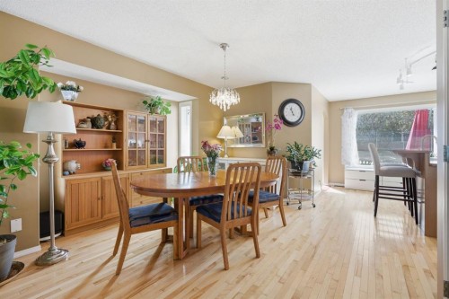 157 Cranberry Square Se, Calgary, AB - Indoor Photo Showing Dining Room