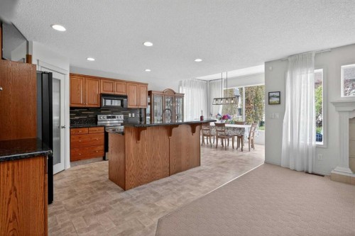 98 Cougarstone Close Sw, Calgary, AB - Indoor Photo Showing Kitchen