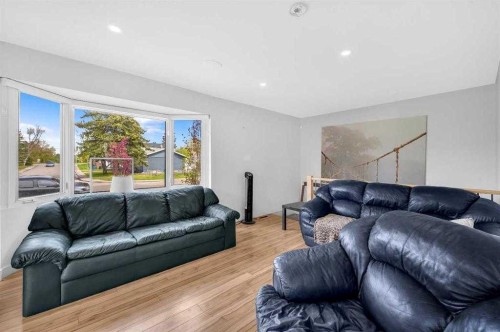 3143 45 Street Sw, Calgary, AB 
