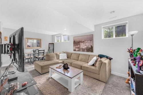 3143 45 Street Sw, Calgary, AB 