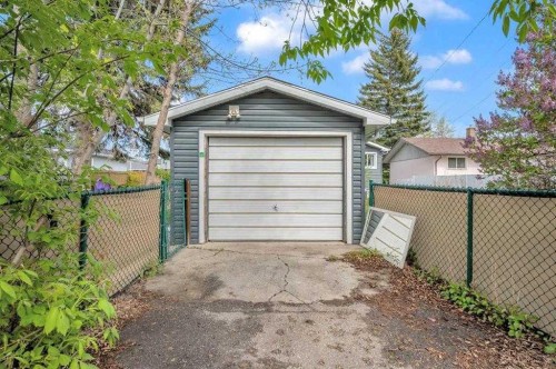 3143 45 Street Sw, Calgary, AB 