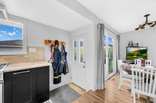 3143 45 Street Sw, Calgary, AB 