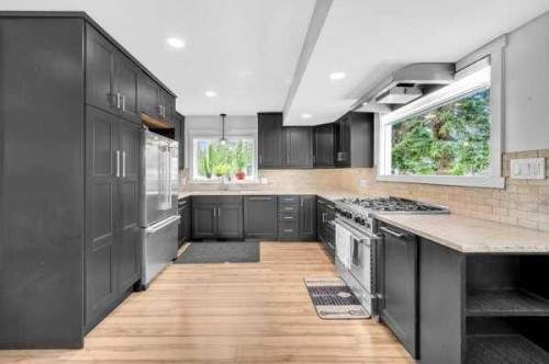 3143 45 Street Sw, Calgary, AB 