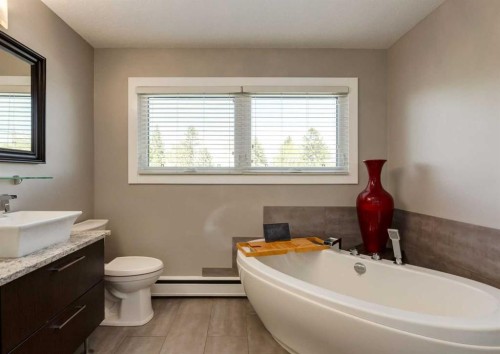 84 Fullerton Road Se, Calgary, AB - Indoor Photo Showing Bathroom