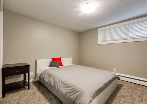 84 Fullerton Road Se, Calgary, AB - Indoor Photo Showing Bedroom
