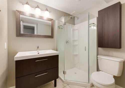 84 Fullerton Road Se, Calgary, AB - Indoor Photo Showing Bathroom