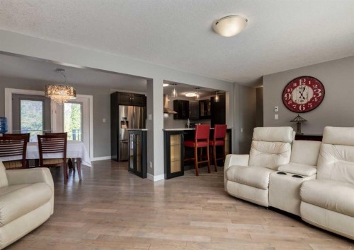 84 Fullerton Road Se, Calgary, AB - Indoor Photo Showing Living Room