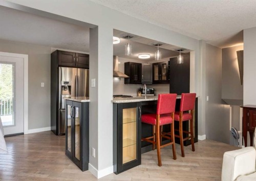 84 Fullerton Road Se, Calgary, AB - Indoor Photo Showing Kitchen