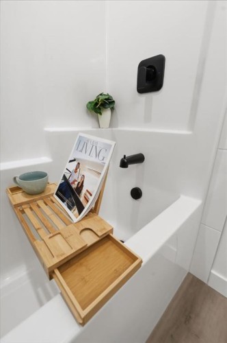 2103-55 Lucas Way Nw, Calgary, AB - Indoor Photo Showing Bathroom