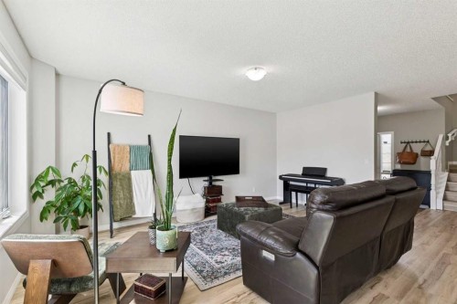 416 Stonegate Road Nw, Airdrie, AB - Indoor Photo Showing Living Room