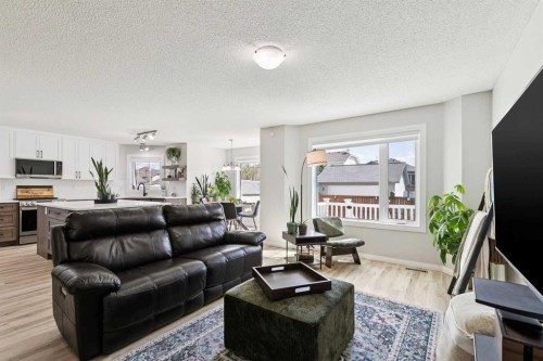 416 Stonegate Road Nw, Airdrie, AB - Indoor Photo Showing Living Room