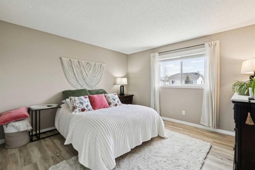 416 Stonegate Road Nw, Airdrie, AB - Indoor Photo Showing Bedroom