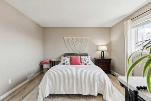416 Stonegate Road Nw, Airdrie, AB - Indoor Photo Showing Bedroom