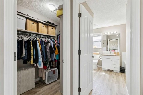 416 Stonegate Road Nw, Airdrie, AB - Indoor
