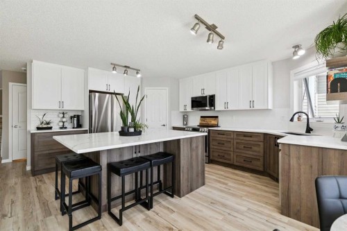 416 Stonegate Road Nw, Airdrie, AB - Indoor Photo Showing Kitchen With Upgraded Kitchen