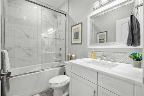 1205 Hillcrest Manor Estates, Strathmore, AB - Indoor Photo Showing Bathroom