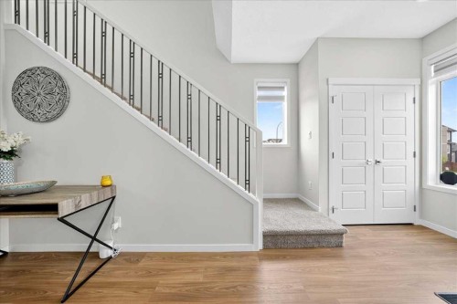 10 Lucas Close Nw, Calgary, AB - Indoor Photo Showing Other Room