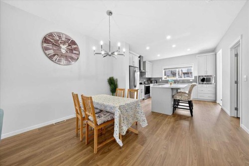 10 Lucas Close Nw, Calgary, AB - Indoor Photo Showing Dining Room