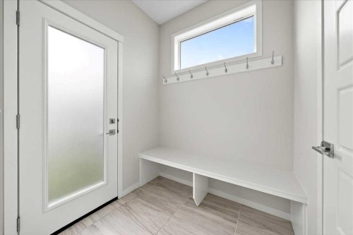 10 Lucas Close Nw, Calgary, AB - Indoor Photo Showing Other Room