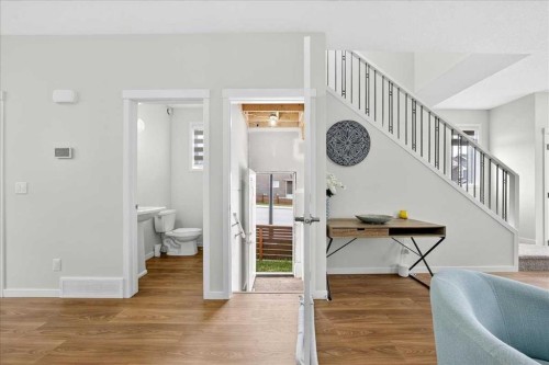 10 Lucas Close Nw, Calgary, AB - Indoor Photo Showing Other Room