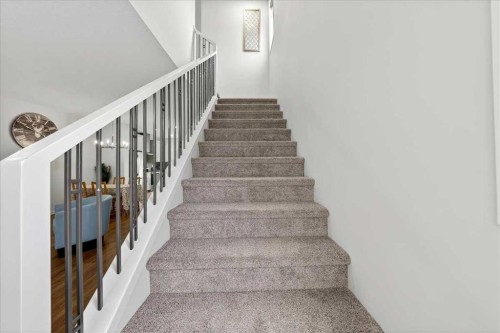 10 Lucas Close Nw, Calgary, AB - Indoor Photo Showing Other Room