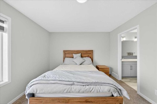 10 Lucas Close Nw, Calgary, AB - Indoor Photo Showing Bedroom