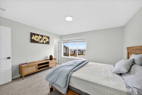10 Lucas Close Nw, Calgary, AB - Indoor Photo Showing Bedroom