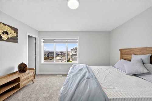 10 Lucas Close Nw, Calgary, AB - Indoor Photo Showing Bedroom