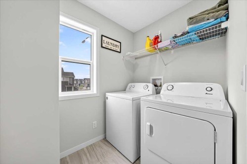 10 Lucas Close Nw, Calgary, AB - Indoor Photo Showing Laundry Room