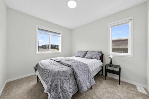 10 Lucas Close Nw, Calgary, AB - Indoor Photo Showing Bedroom