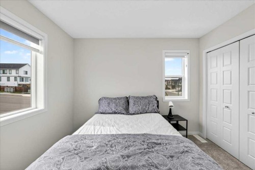 10 Lucas Close Nw, Calgary, AB - Indoor Photo Showing Bedroom