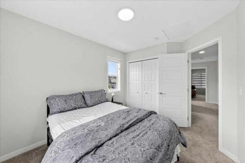 10 Lucas Close Nw, Calgary, AB - Indoor Photo Showing Bedroom