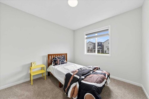 10 Lucas Close Nw, Calgary, AB - Indoor Photo Showing Bedroom