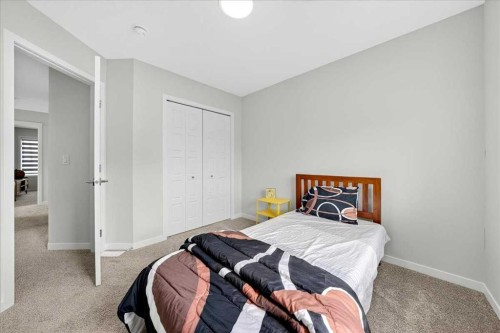 10 Lucas Close Nw, Calgary, AB - Indoor Photo Showing Bedroom