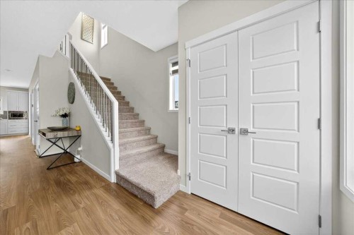 10 Lucas Close Nw, Calgary, AB - Indoor Photo Showing Other Room