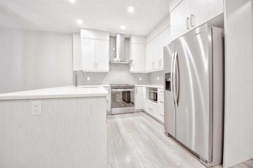917 Crestridge Common Sw, Calgary, AB - Indoor Photo Showing Kitchen With Stainless Steel Kitchen With Upgraded Kitchen