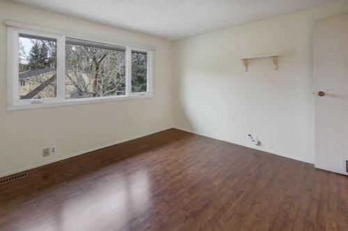 82 Point Drive Nw, Calgary, AB - Indoor Photo Showing Other Room