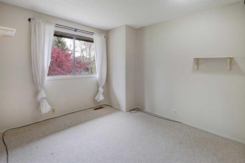 82 Point Drive Nw, Calgary, AB - Indoor Photo Showing Other Room
