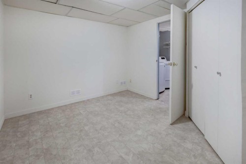 82 Point Drive Nw, Calgary, AB - Indoor Photo Showing Other Room