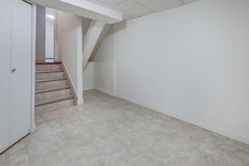 82 Point Drive Nw, Calgary, AB - Indoor Photo Showing Other Room