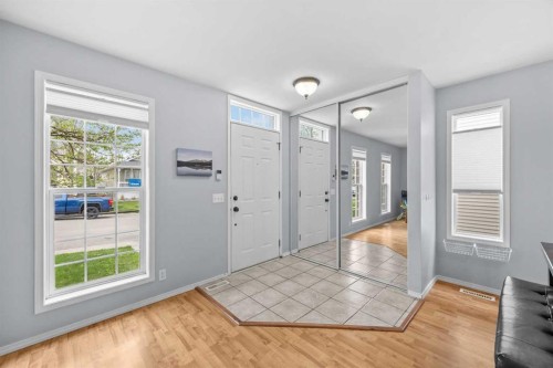 99 Hidden Crescent Nw, Calgary, AB 