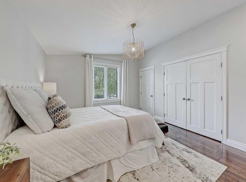 907 Kerfoot Crescent Sw, Calgary, AB - Indoor Photo Showing Bedroom
