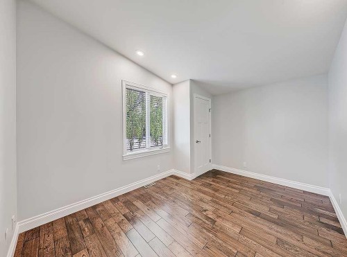 907 Kerfoot Crescent Sw, Calgary, AB - Indoor Photo Showing Other Room