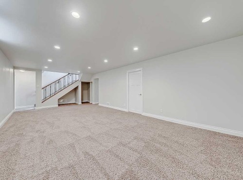 907 Kerfoot Crescent Sw, Calgary, AB - Indoor Photo Showing Other Room