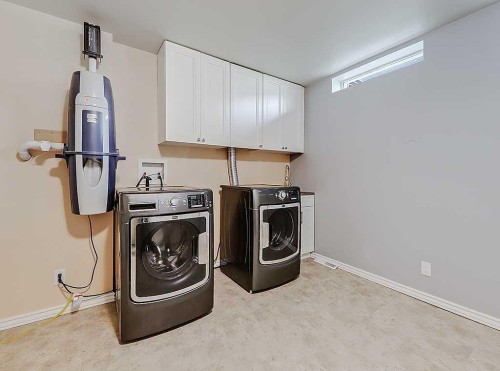 907 Kerfoot Crescent Sw, Calgary, AB - Indoor Photo Showing Laundry Room